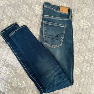 Like New- AEO distressed dark, high rise jeans